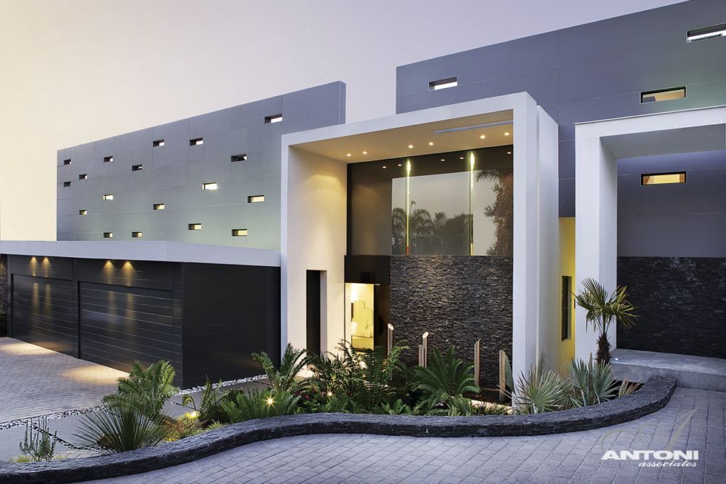 Modern Mansion With Perfect Interiors By Saota Christie
